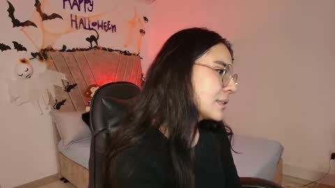 Snapshot of honey_buu chatting on October 9, 3:49 pm online show from October 9, 3:49 pm