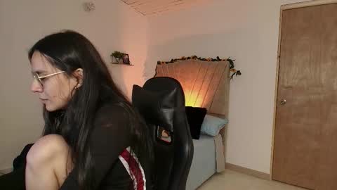 Snapshot of honey_buu chatting on September 16, 4:26 pm online show from September 16, 4:26 pm