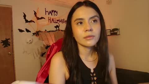 Snapshot of honey_buu chatting on October 20, 2:42 pm online show from October 20, 2:42 pm