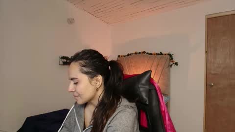 Snapshot of honey_buu chatting on September 10, 3:56 pm online show from September 10, 3:56 pm