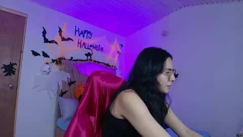 Snapshot of honey_buu chatting on October 6, 2:56 pm online show from October 6, 2:56 pm