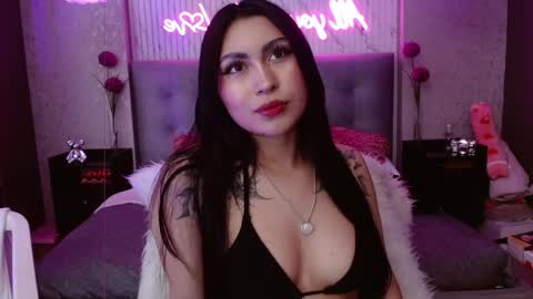 honey_doll_x online show from May 12, 8:33 am