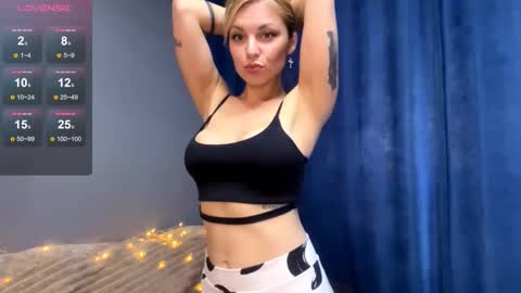 Snapshot of honey_light chatting on October 16, 5:54 am Nikki online show from October 16, 5:54 am