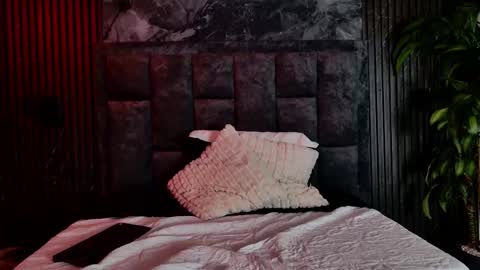 Snapshot of honey_sunn_ chatting on October 14, 1:46 pm honey_sunn_ online show from October 14, 1:46 pm
