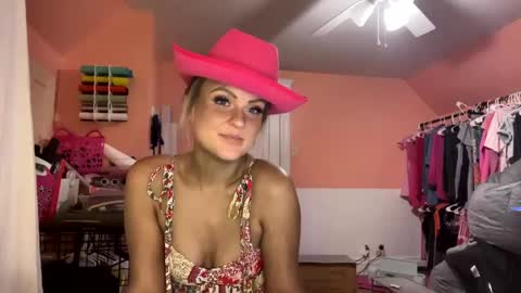 Snapshot of honeydrippinbunny chatting on February 12, 3:40 am HoneyDrippinBunny online show from February 12, 3:40 am