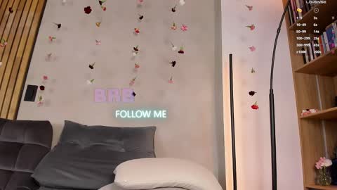 Sofia independent model online show from February 15, 11:28 am