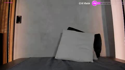 Sofia independent model online show from November 12, 11:30 am