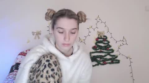 honeyveil online show from January 8, 11:47 am