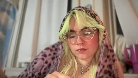 Emi Rose online show from November 21, 7:32 am