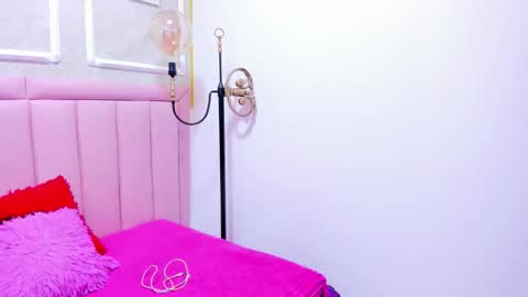 holly online show from December 17, 9:52 pm