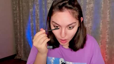 Snapshot of hoot_owl_cb chatting on December 10, 10:05 pm Karina online show from December 10, 10:05 pm