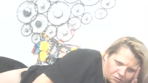 hornihunniatx online show from February 26, 2:30 am
