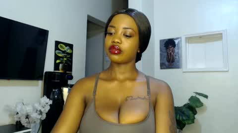 Snapshot of horny_princcess chatting on February 26, 9:39 pm horny_princcess online show from February 26, 9:39 pm