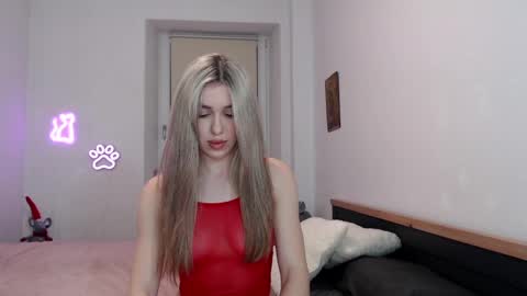 Snapshot of hot_berry69 chatting on February 15, 10:10 pm Dashka online show from February 15, 10:10 pm