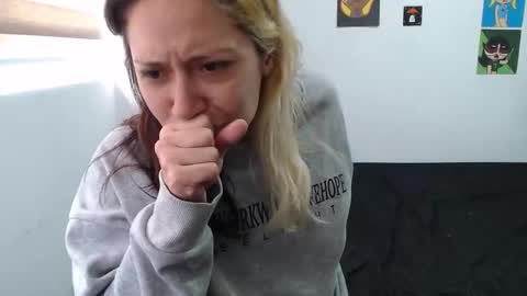 Mia online show from October 12, 4:09 pm