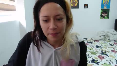 Mia online show from October 10, 3:39 pm