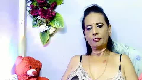 hot queen online show from June 7, 6:15 pm