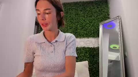 hotfallingdevil online show from July 11, 3:39 am