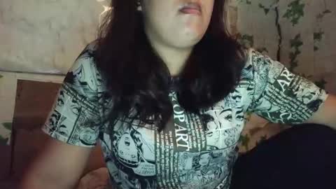 hotiemorenagurl18 online show from December 19, 8:50 am