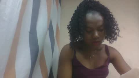 Snapshot of hotiesveronique chatting on October 13, 5:10 am veronique online show from October 13, 5:10 am
