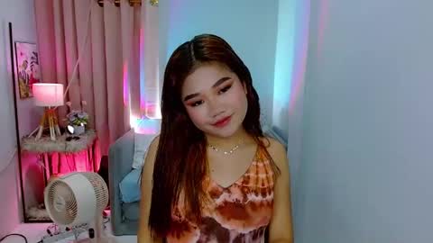 Layla online show from December 9, 8:33 am