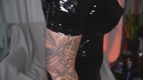 hotmilfbitch online show from January 23, 9:07 pm