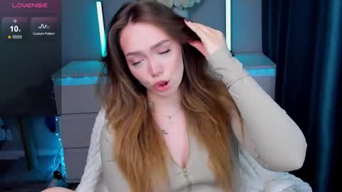 hello Im Eva online show from December 5, 2:18 pm