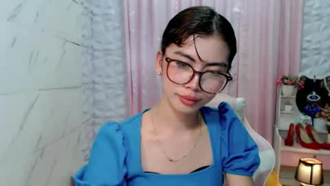 hottestdella69 online show from December 3, 5:48 pm