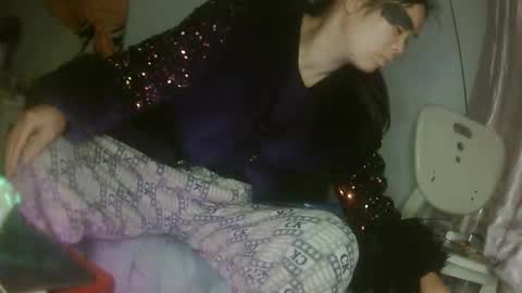 hujiajia520321431 online show from February 10, 9:51 pm