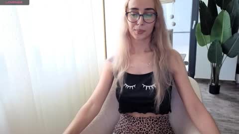 Emma Ava online show from October 5, 7:35 am