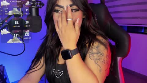 Snapshot of i_am_ari chatting on December 10, 1:32 am Ari online show from December 10, 1:32 am