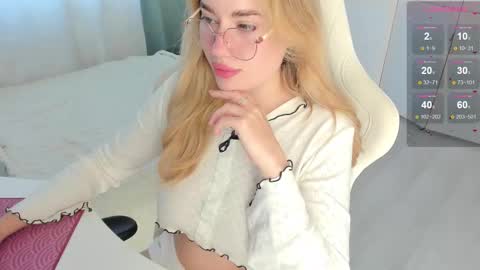 HiI am  EvaPVT is open  online show from September 30, 12:44 pm