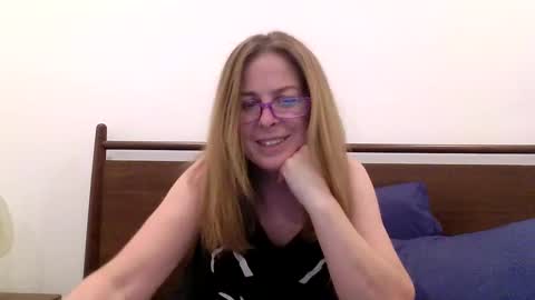 Snapshot of iampoppyy chatting on October 13, 2:36 am iampoppyy online show from October 13, 2:36 am