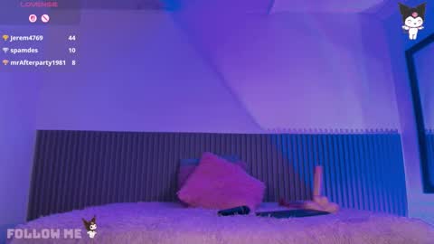 V I C T O R I A online show from February 6, 8:12 pm