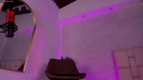 Snapshot of iara_martinez chatting on March 6, 12:30 pm I A R A online show from March 6, 12:30 pm