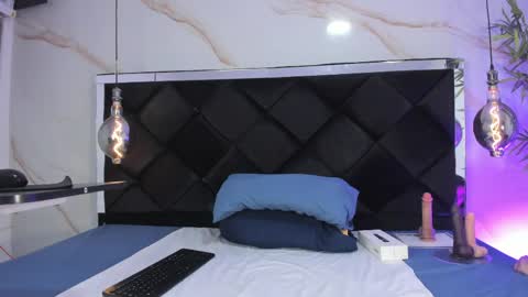 ibbie_ online show from April 15, 12:28 pm