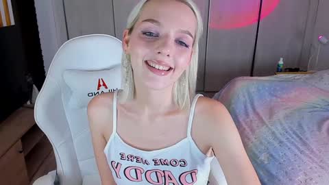 Nana online show from December 20, 3:42 pm