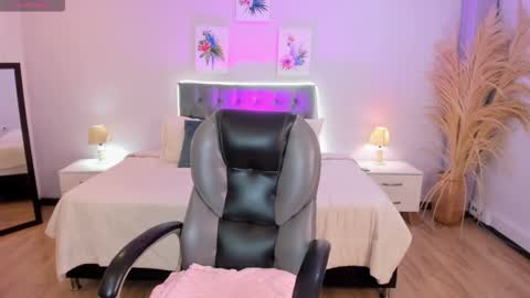 Icy online show from February 18, 11:53 am