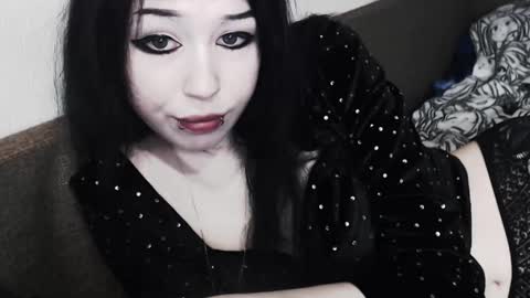 iiiiiiis online show from November 9, 6:31 am