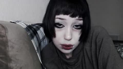 iiiiiiis online show from October 19, 11:18 pm