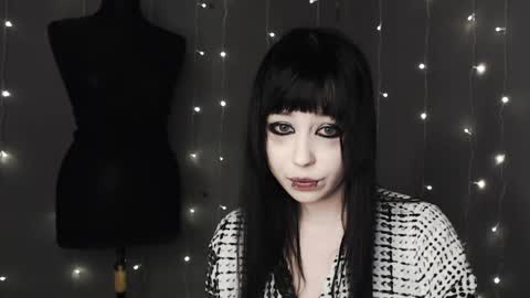 iiiiiiis online show from April 11, 12:06 am