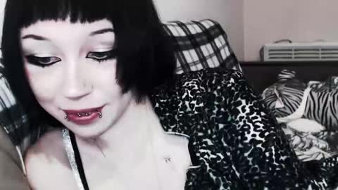 iiiiiiis online show from October 27, 12:50 am