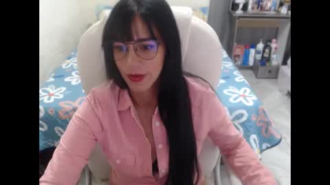 Ilaira  online show from May 12, 2:31 am