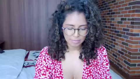 Snapshot of illaroom chatting on December 4, 6:50 pm Kloe online show from December 4, 6:50 pm