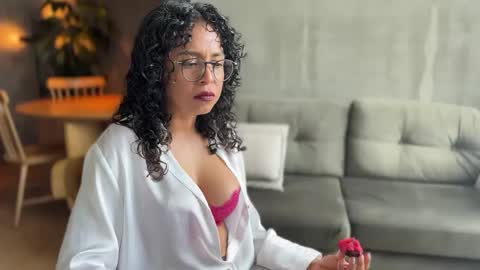 Snapshot of illaroom chatting on September 11, 8:42 pm Kloe online show from September 11, 8:42 pm