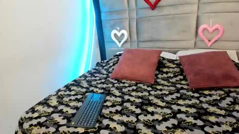  Im Gaia online show from February 12, 1:27 pm