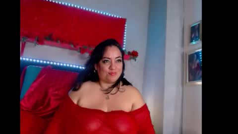Snapshot of im_helenn_ chatting on December 9, 8:44 am Hellen online show from December 9, 8:44 am