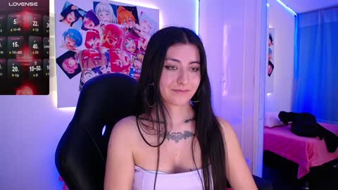 Snapshot of im_rosse_ chatting on February 8, 8:32 pm Jade Rosse online show from February 8, 8:32 pm