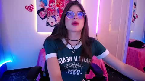 Snapshot of imchloe_ chatting on September 18, 9:13 pm Chloe online show from September 18, 9:13 pm