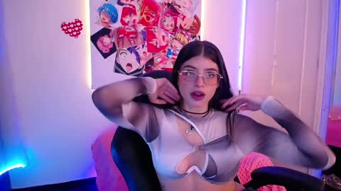 Snapshot of imchloe_ chatting on September 30, 8:35 pm Chloe online show from September 30, 8:35 pm